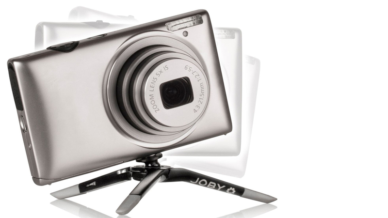 Illustration for article titled Wee Tripods Cling To Your Camera Bottom